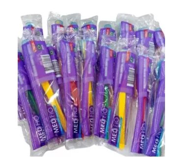 ESCOVA DENTAL ADULTA C/ PROTETOR MEDFIO